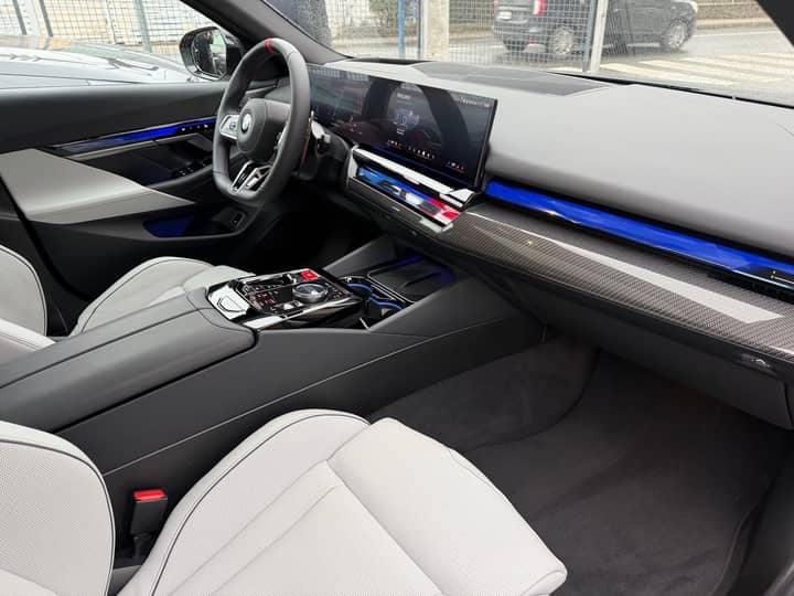 BMW M5 Xdrive Hybrid *PANORAMA* - interijer 2