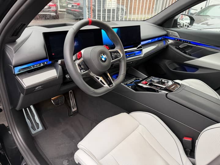BMW M5 Xdrive Hybrid *PANORAMA* - interijer 1
