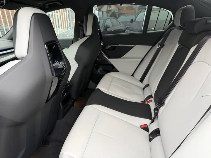 BMW M5 Xdrive Hybrid *PANORAMA* - interijer 4