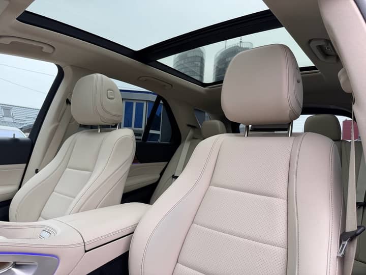 Mercedes-Benz GLE 350de AMG Nighpaket - interijer 4