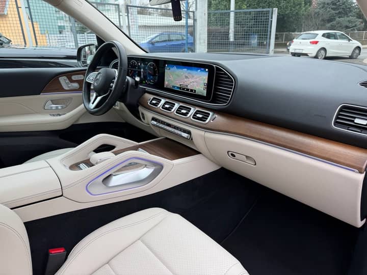 Mercedes-Benz GLE 350de AMG Nighpaket - interijer 3