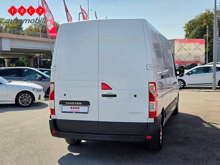 Slika prikazuje vanjski dio vozila (stražnji dio).