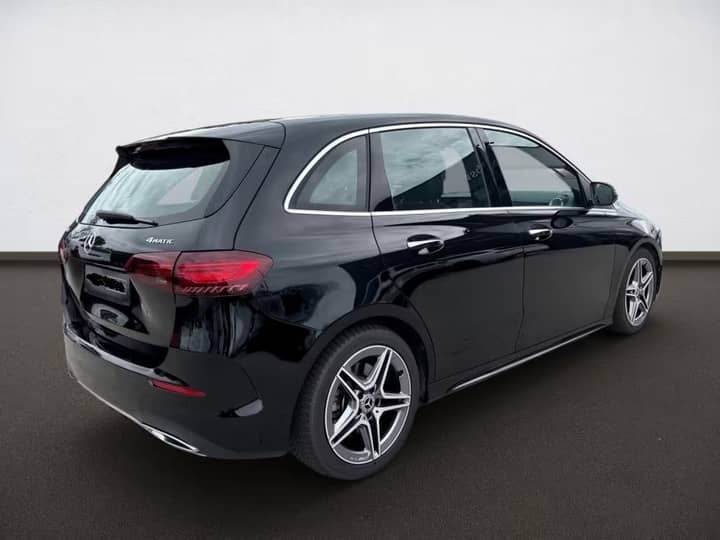 Slika prikazuje vanjštinu automobila (eksterijer).