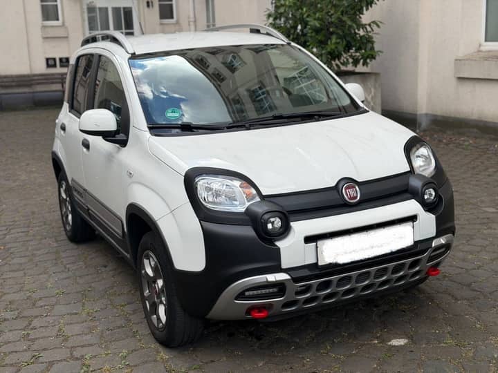 Slika prikazuje vanjski izgled vozila (eksterijer).