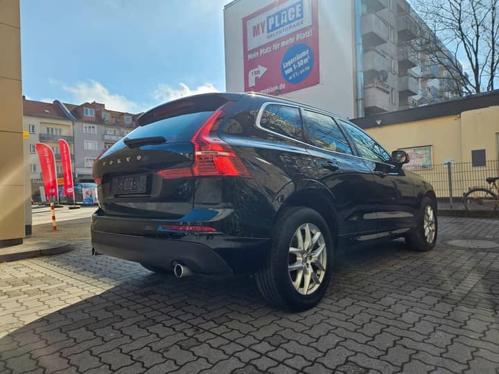 Slika prikazuje vanjsku karoseriju vozila.