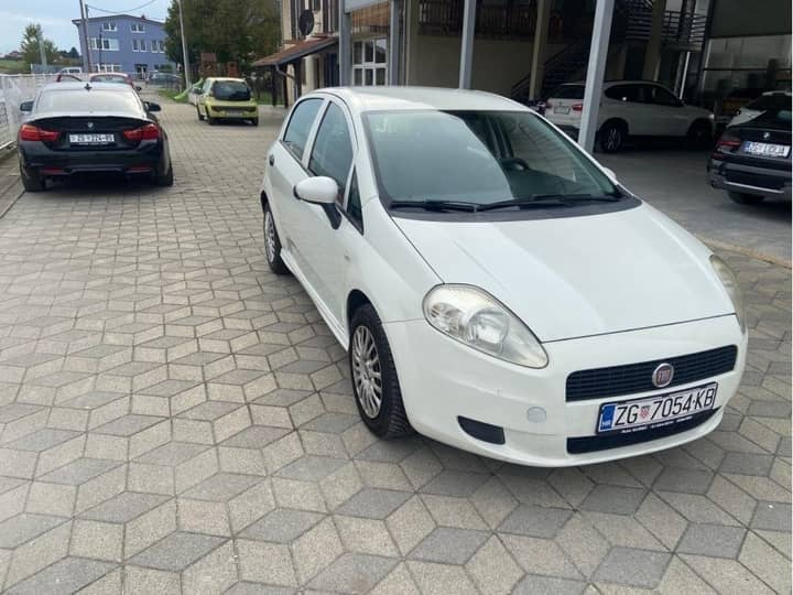 Slika prikazuje vanjski dio vozila (karoserija).