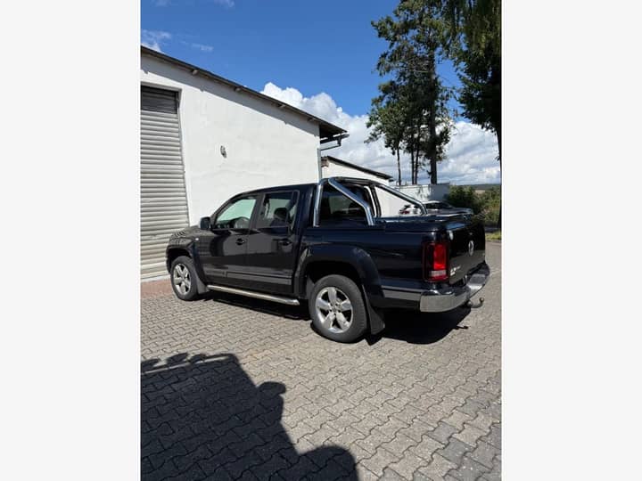 Slika prikazuje vanjski izgled vozila (eksterijer).