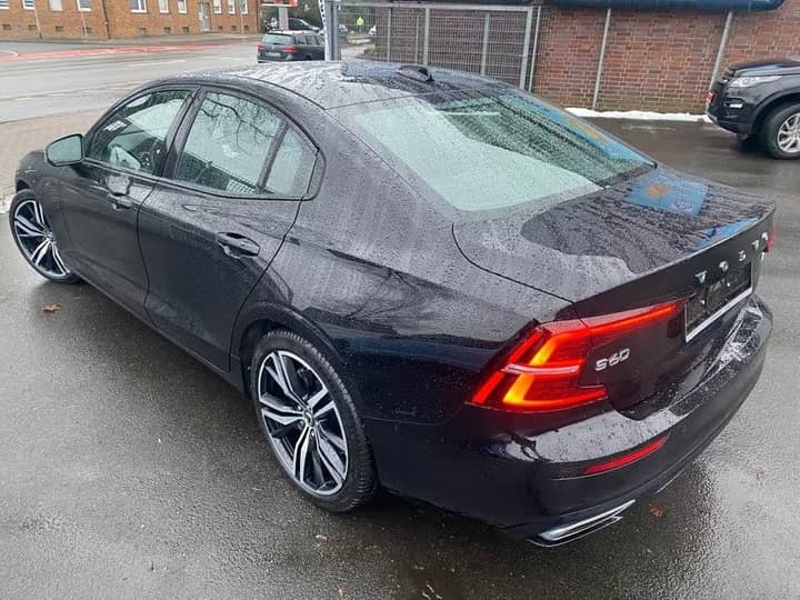 Slika prikazuje vanjštinu vozila (eksterijer)