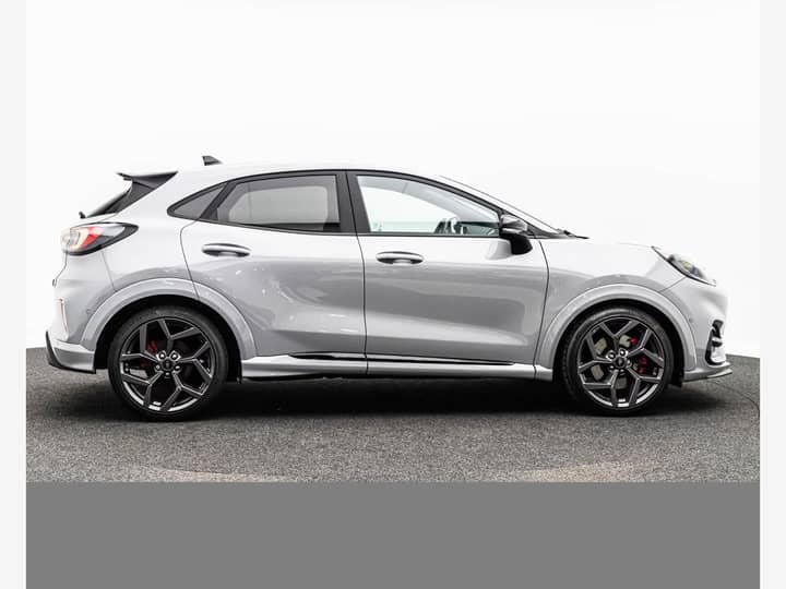 Slika prikazuje vanjski izgled vozila (profil automobila sa strane).