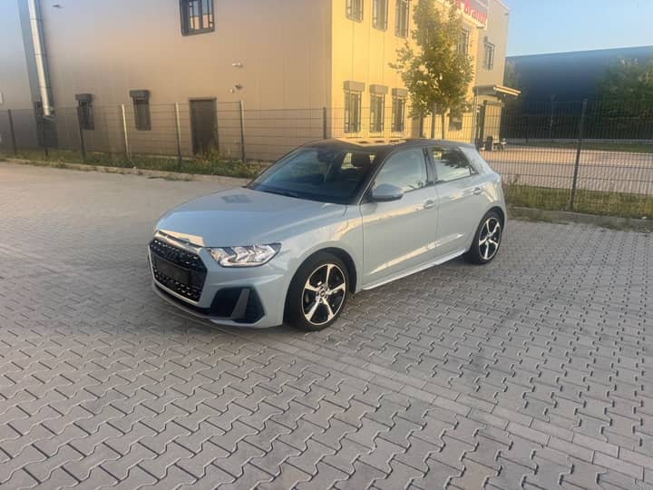 Slika prikazuje vanjštinu vozila (karoserija i kotači).