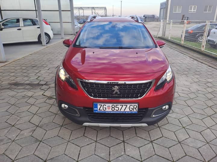 Slika prikazuje vanjštinu vozila (prednji dio).