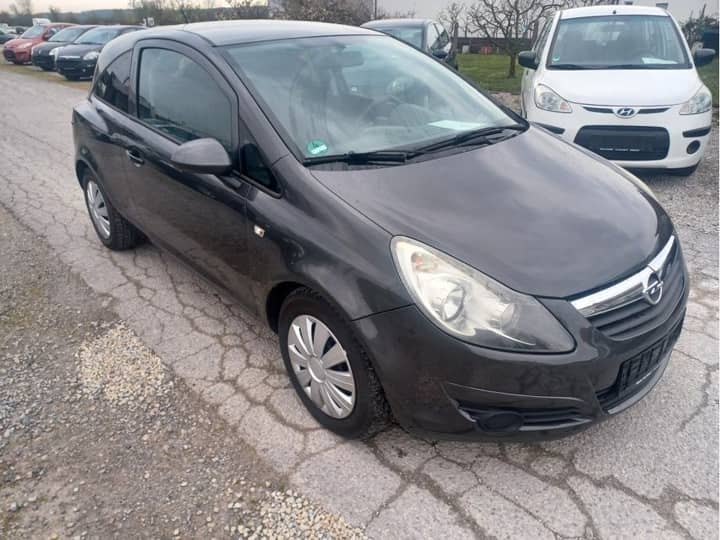 Slika prikazuje vanjštinu vozila (eksterijer).