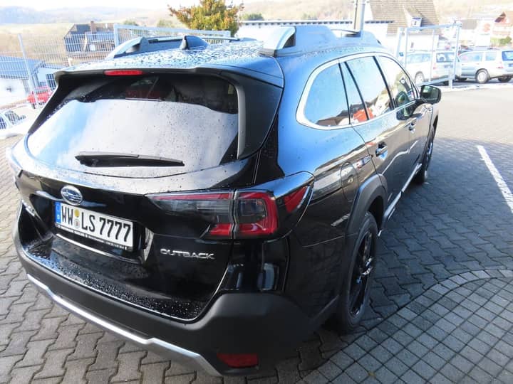 Slika prikazuje vanjski izgled vozila (eksterijer).