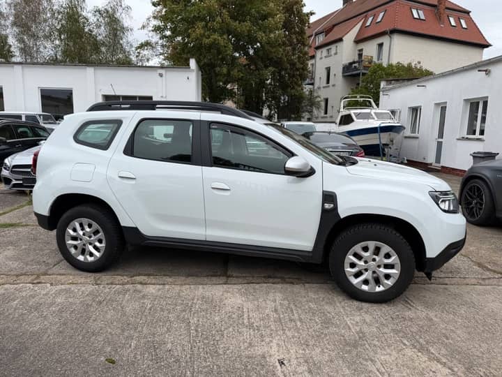Slika prikazuje vanjsku stranu vozila (eksterijer).