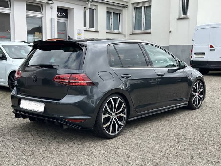 Slika prikazuje vanjski dio vozila (eksterijer).