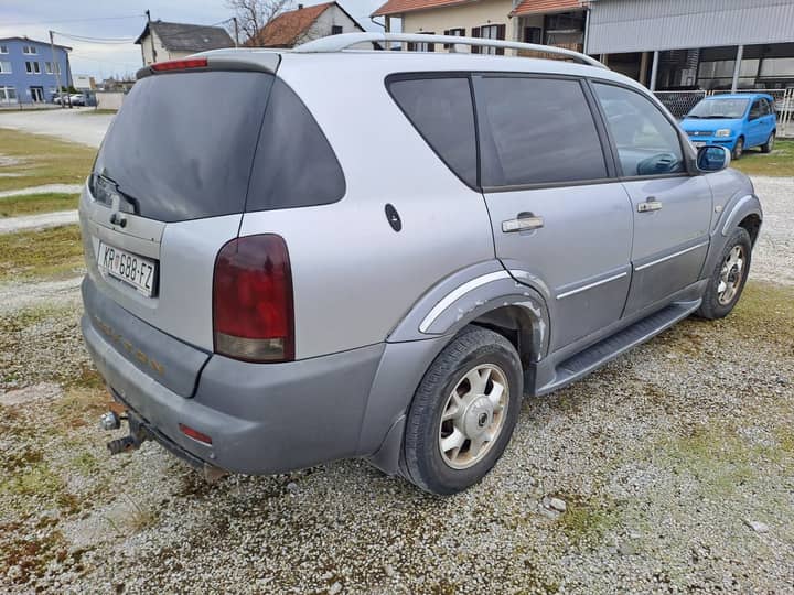 Slika prikazuje vanjštinu vozila (eksterijer).