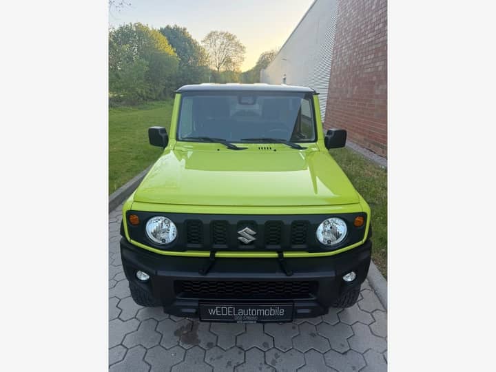 Slika prikazuje vanjski dio vozila (prednji pogled).