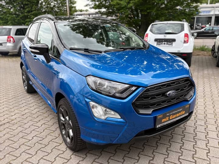 Slika prikazuje vanjski dio automobila (karoserija).