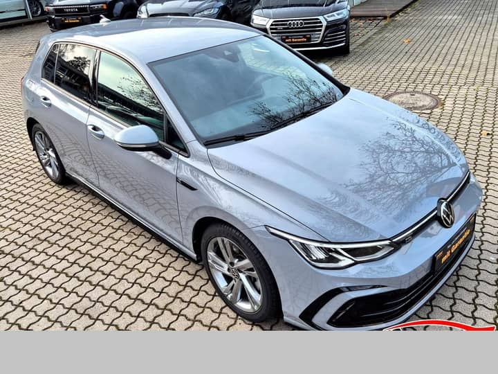 Slika prikazuje vanjsku karoseriju automobila.