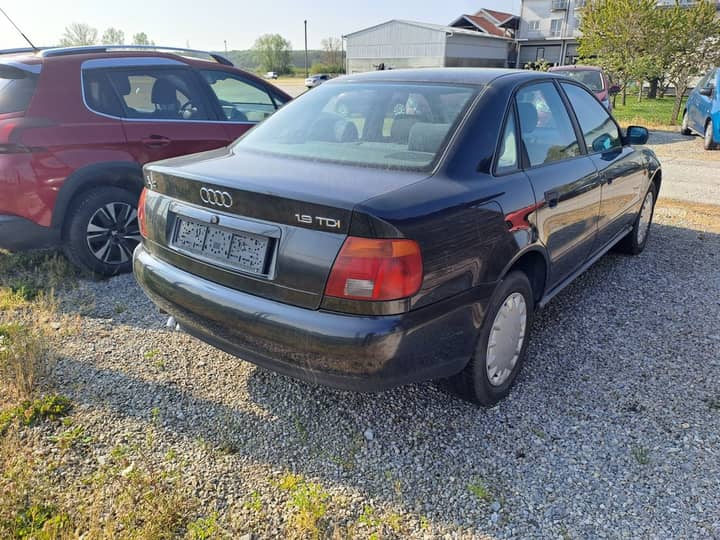 Slika prikazuje vanjski dio vozila (eksterijer).