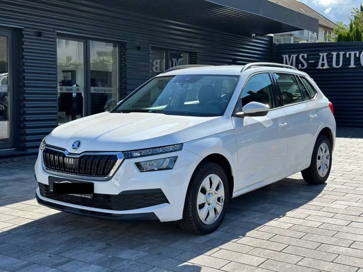 Slika prikazuje vanjsku karoseriju vozila (eksterijer).