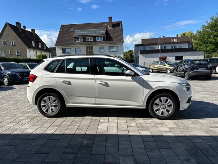 Slika prikazuje vanjski izgled automobila.