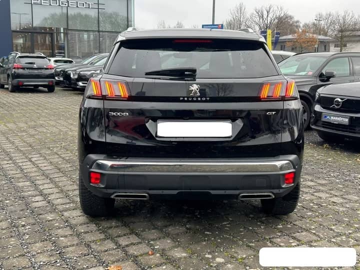 Slika prikazuje vanjski dio vozila (stražnji pogled).