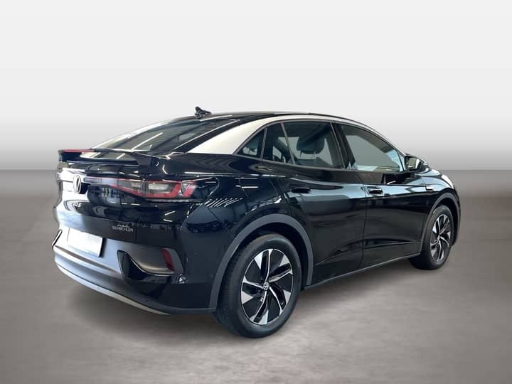 Slika prikazuje vanjsku karoseriju automobila (eksterijer).