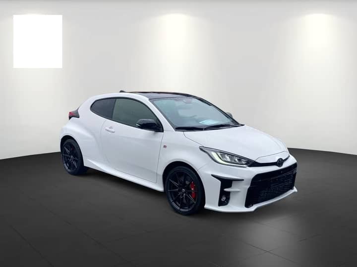 Slika prikazuje vanjski izgled automobila (eksterijer).