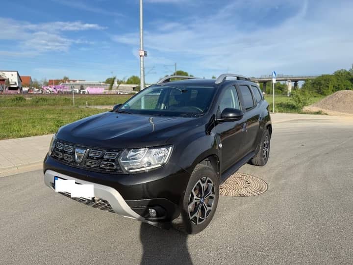 Slika prikazuje vanjštinu vozila (karoserija i kotači).
