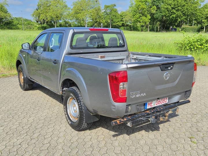 Slika prikazuje vanjsku stranu vozila (eksterijer).