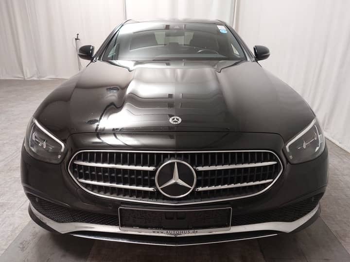 Mercedes-Benz E 300 de Avantgarde automatik • AHK • Full LED