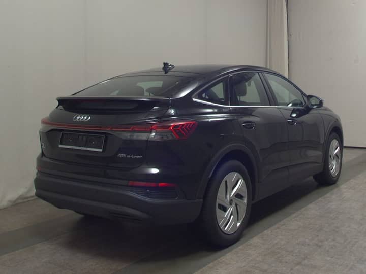 Slika prikazuje vanjski dio vozila (eksterijer).