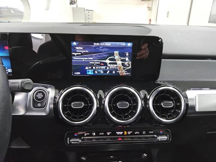 Mercedes-Benz GLB 200 d automatik Style • LED • AHK