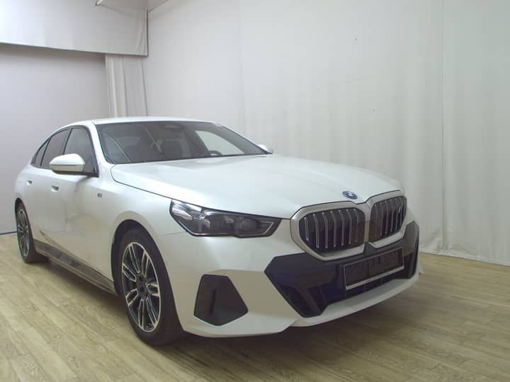 BMW i5 eDrive40 M Sport • ACC • Full LED