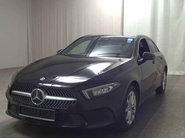Slika prikazuje vanjsku karoseriju automobila.