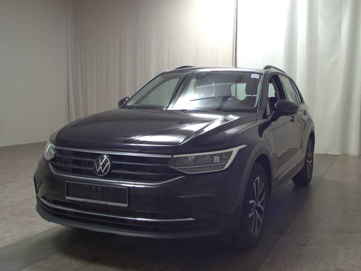 Slika prikazuje vanjštinu automobila (eksterijer).