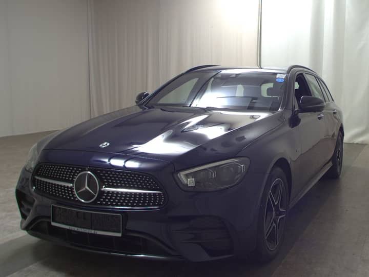 Mercedes-Benz E 300 de karavan AMG Line automatik • ACC • AHK