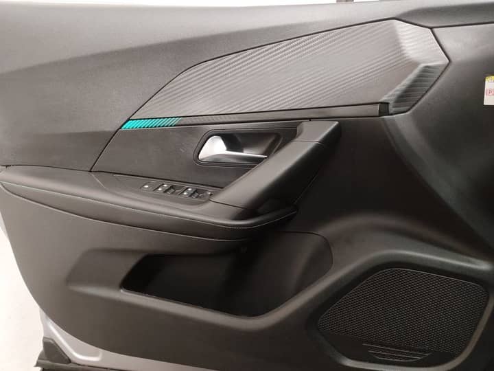 Peugeot 2008 Allure automatik • Full LED • digitalni instrumenti