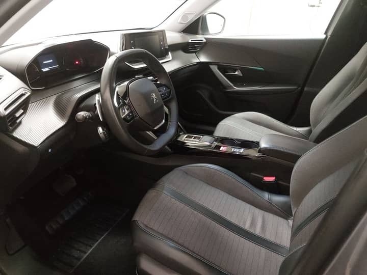 Peugeot 2008 Allure automatik • Full LED • digitalni instrumenti