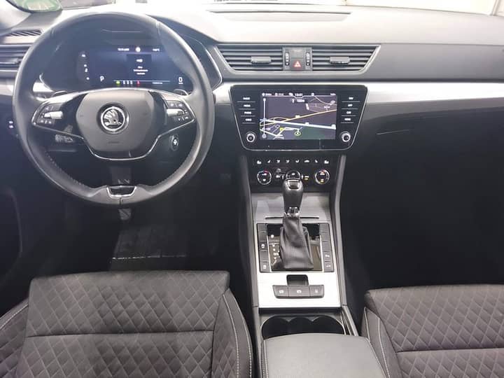Škoda Superb Combi 2.0 TDI Ambition automatik • ACC • Full LED