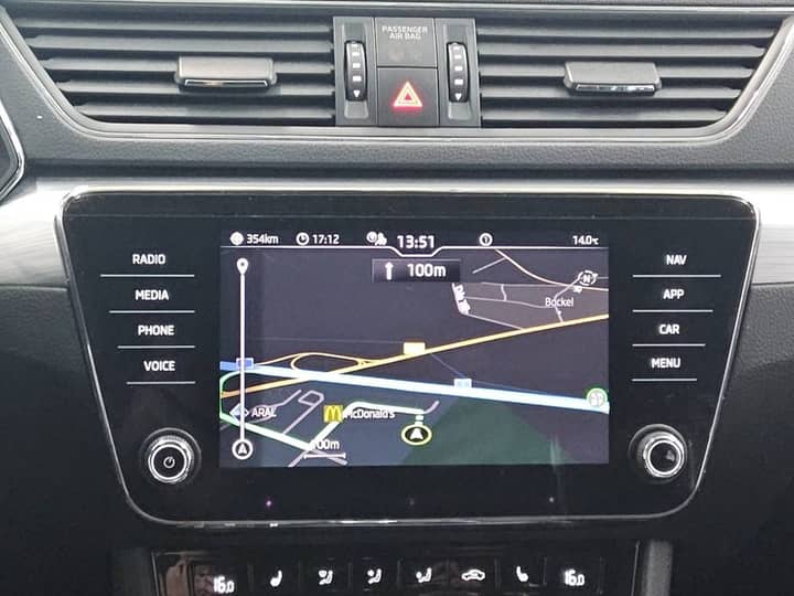 Škoda Superb Combi 2.0 TDI Ambition automatik • ACC • Full LED
