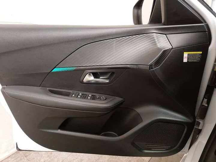 Peugeot 208 1.2 PureTech Allure • Full LED • digitalni instrumenti