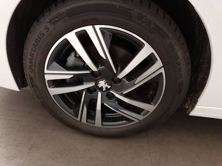 Peugeot 208 1.2 PureTech Allure • Full LED • digitalni instrumenti