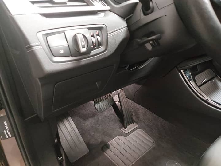 BMW X1 sDrive20i Sport-Line automatik • AHK • Full LED