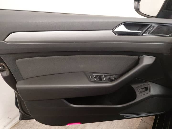 Volkswagen Passat 2.0 TDI automatik • ACC • Full LED
