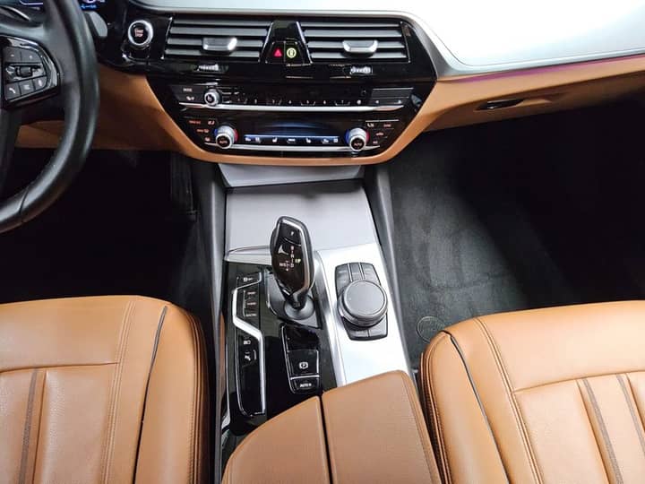 BMW 530e automatik • ACC • koža
