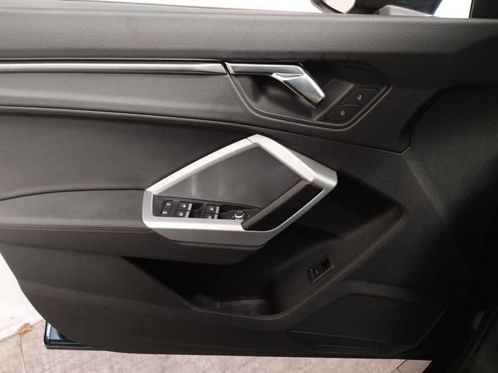 Audi Q3 40 TDI automatik S line • 4x4 • AHK