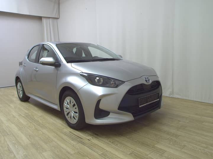 Slika prikazuje vanjski izgled automobila (eksterijer).