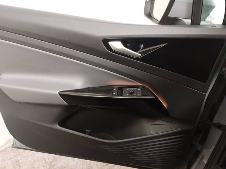 Volkswagen ID.4 Pure • LED • navigacija